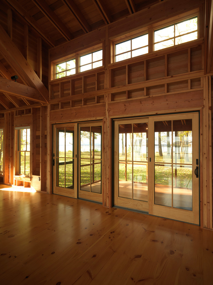 Modelo de salón rural con suelo de madera clara