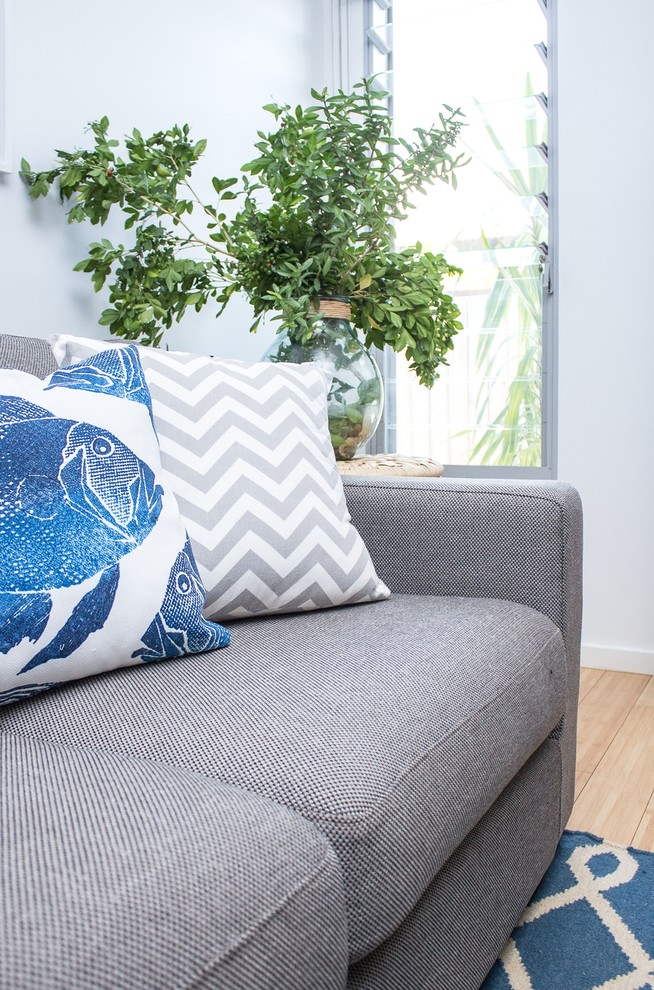 Hatoyama House, Broome Beach Style Living Room Dunedin by Sam