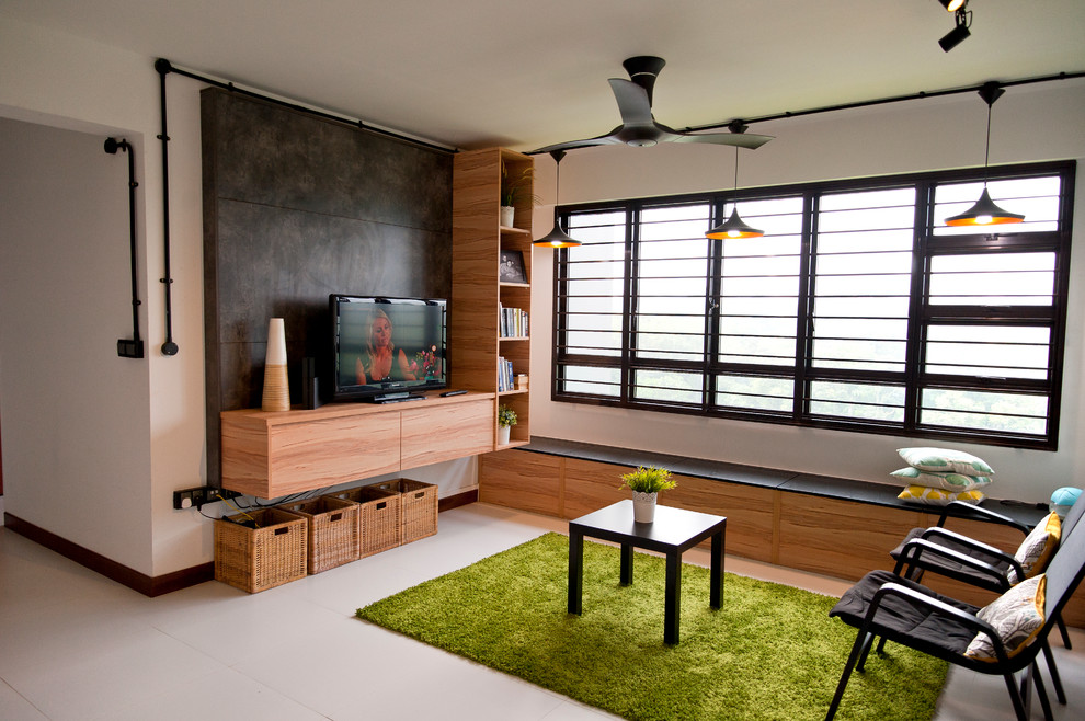 Источник вдохновения для домашнего уюта: гостиная комната в стиле лофт с белыми стенами и отдельно стоящим телевизором без камина