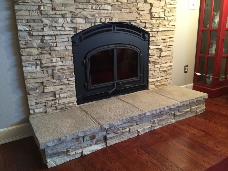HEARTHSIDE GRILL & FIREPLACE Rustic Living Room St Louis by