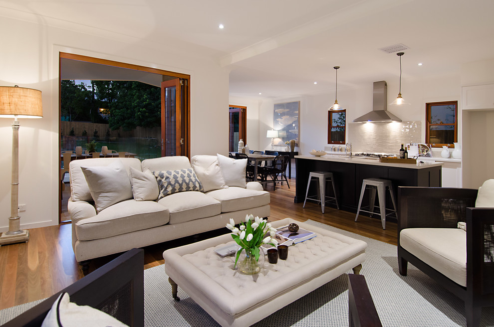Idee per un soggiorno design aperto con sala formale, pareti bianche e pavimento in legno massello medio