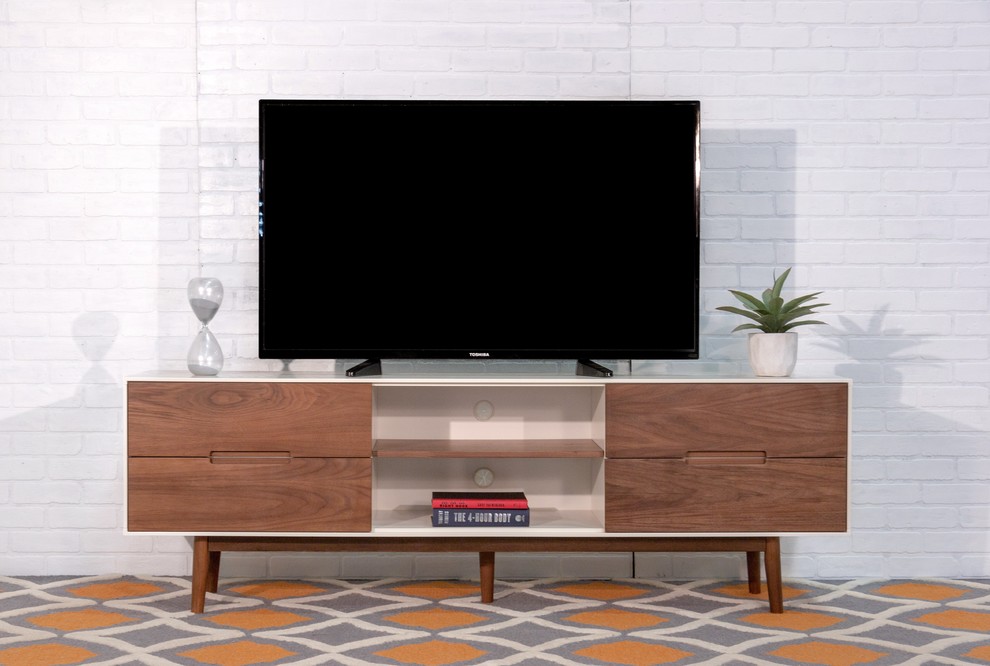 Imagen de salón para visitas cerrado retro de tamaño medio con paredes blancas, moqueta y televisor independiente