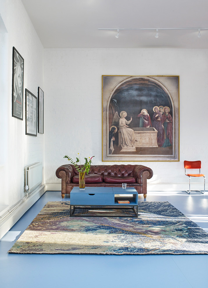 Esempio di un soggiorno design con sala formale, pareti blu e pavimento blu