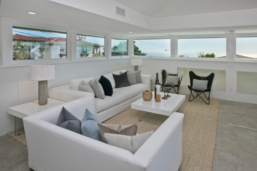 Foto di un soggiorno minimal di medie dimensioni e aperto con pareti bianche e pavimento in ardesia