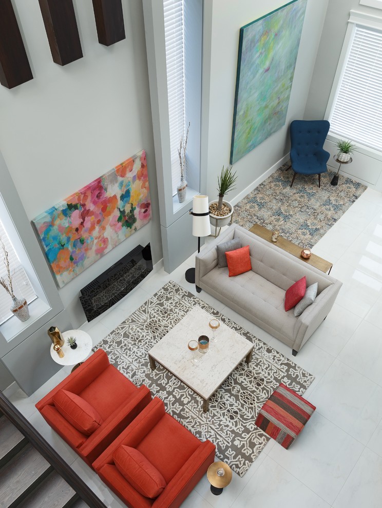 Foto de salón para visitas abierto minimalista de tamaño medio con paredes grises y suelo blanco