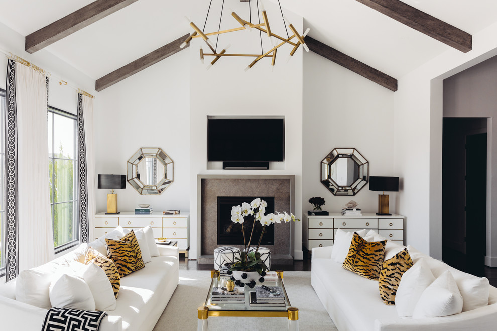 Foto di un soggiorno classico con pareti bianche, parquet scuro e pavimento marrone