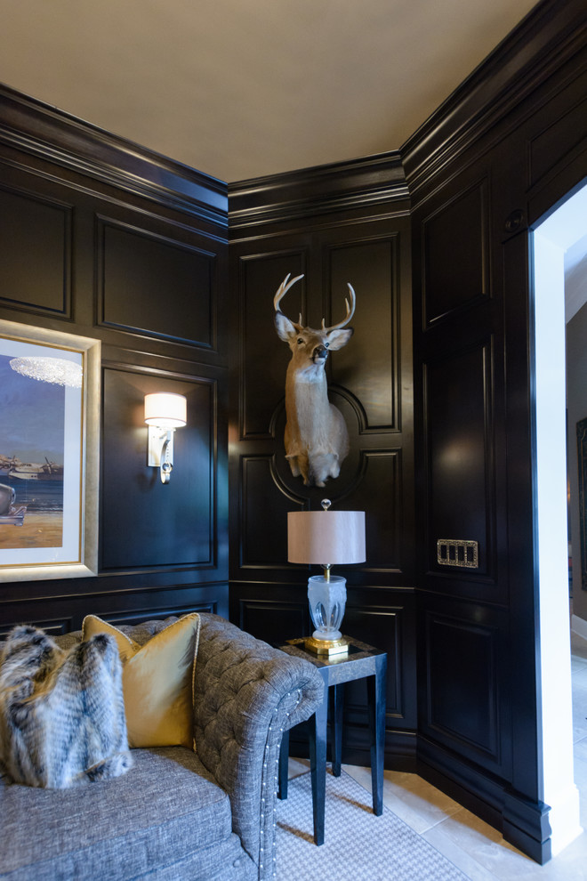 На фото: парадная, изолированная гостиная комната среднего размера в классическом стиле с черными стенами, ковровым покрытием и скрытым телевизором с