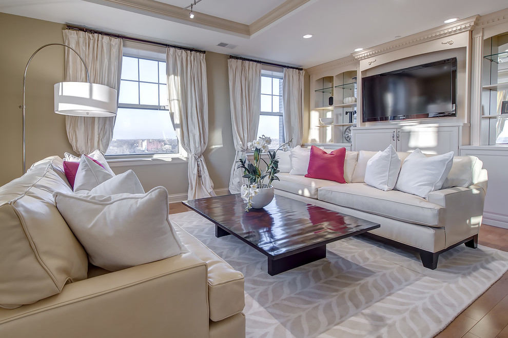 Curated visual reference: Fresh Look at High Rise Living Room Contemporain Salon St Louis