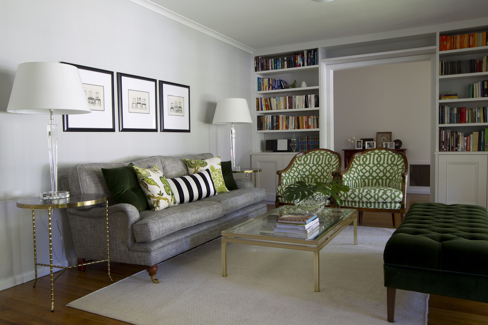 На фото: изолированная гостиная комната:: освещение в современном стиле с с книжными шкафами и полками, серыми стенами и паркетным полом среднего тона