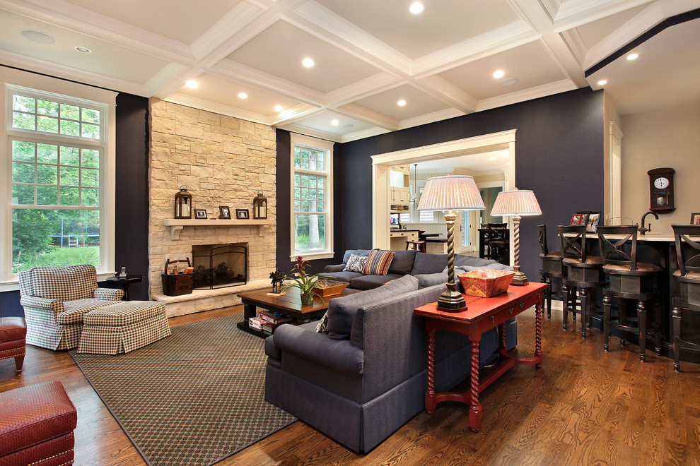 Стильный дизайн: гостиная комната в классическом стиле с домашним баром - последний тренд