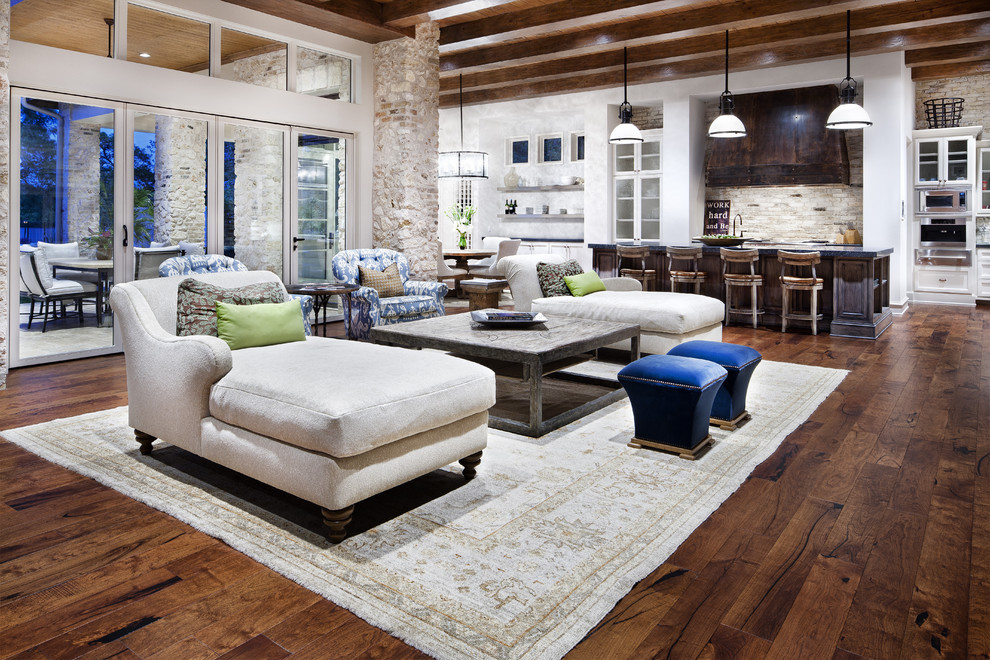 This is an example of a contemporary living room in Austin.