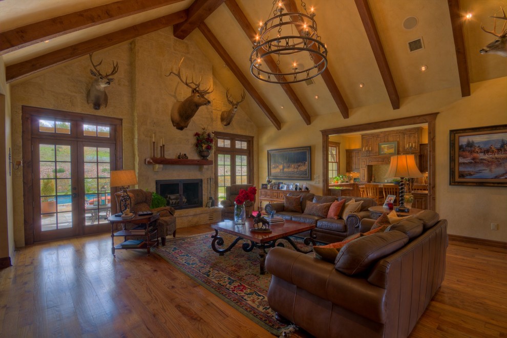 Traditional living room in Austin.