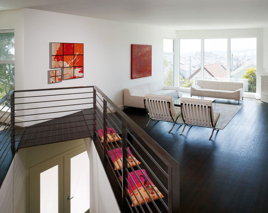 Mittelgroßes, Offenes Modernes Wohnzimmer mit dunklem Holzboden in San Francisco