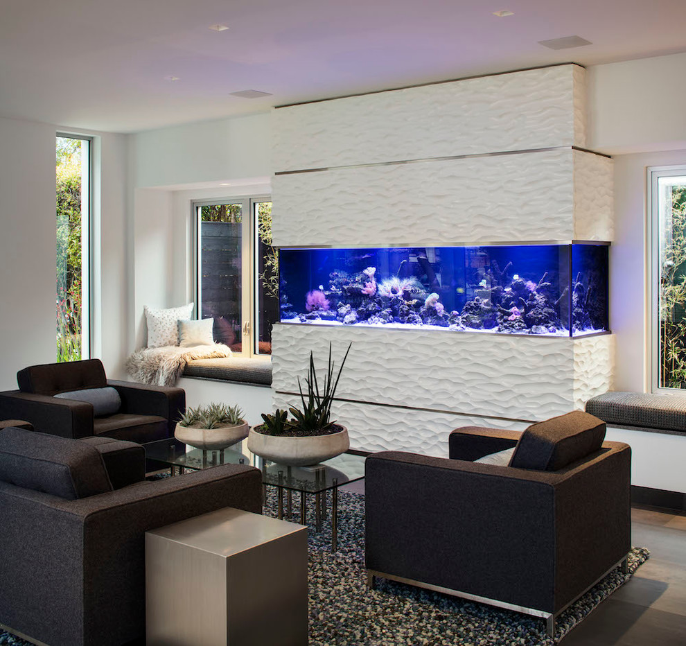 На фото: парадная, открытая гостиная комната среднего размера в стиле модернизм с белыми стенами и полом из керамогранита без телевизора с