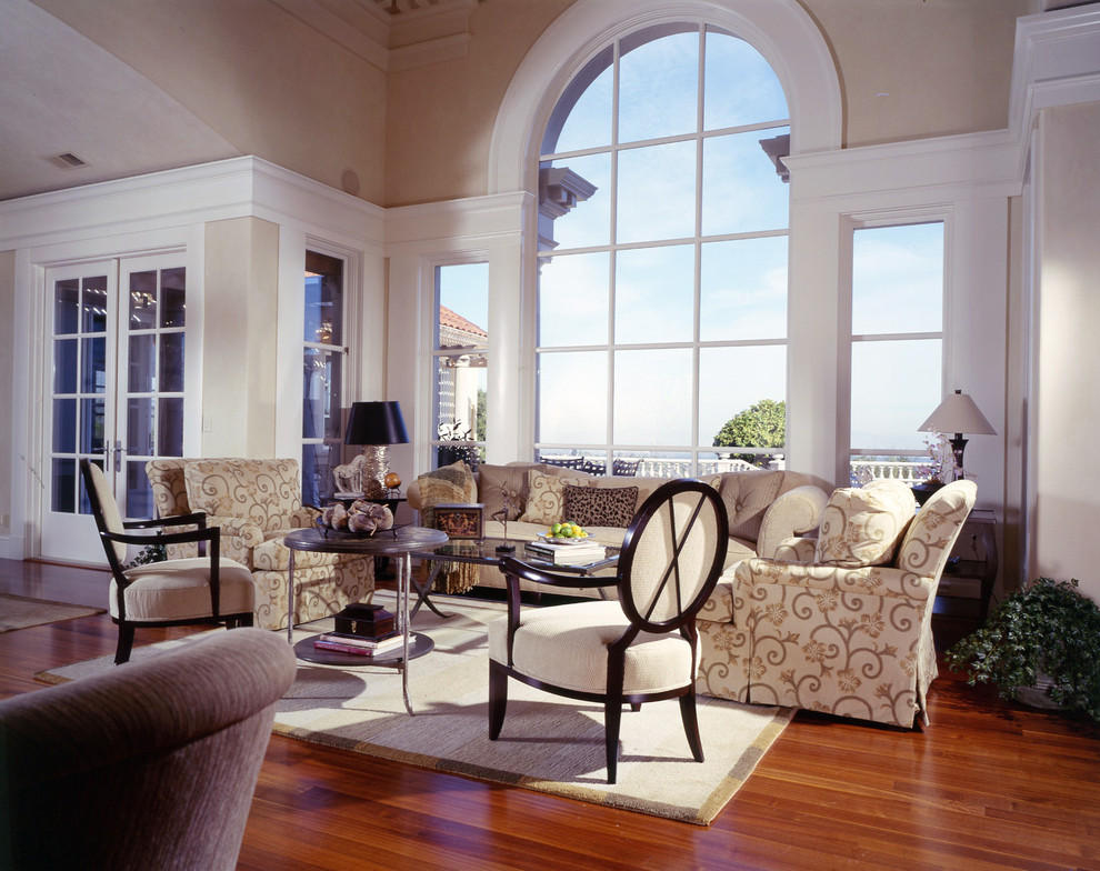 Example of a classic living room design in San Francisco