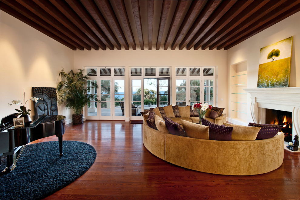 Свежая идея для дизайна: гостиная комната в средиземноморском стиле с музыкальной комнатой и стандартным камином - отличное фото интерьера