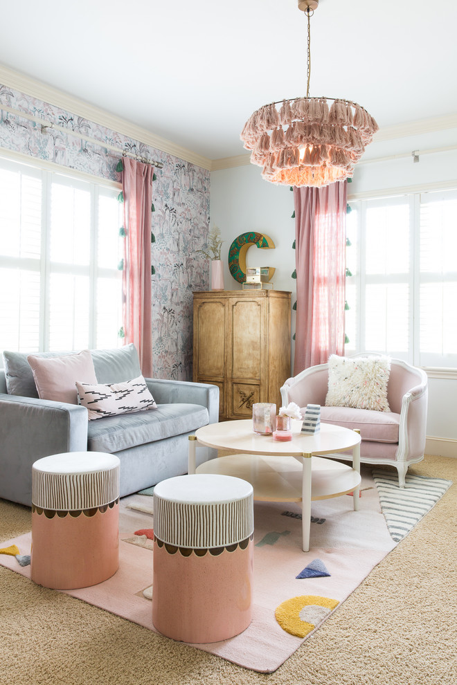 Ispirazione per un soggiorno chic con pareti bianche, moquette e pavimento beige