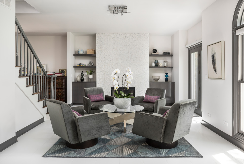 Foto di un soggiorno design di medie dimensioni con sala formale, pareti bianche, camino classico, nessuna TV e pavimento bianco