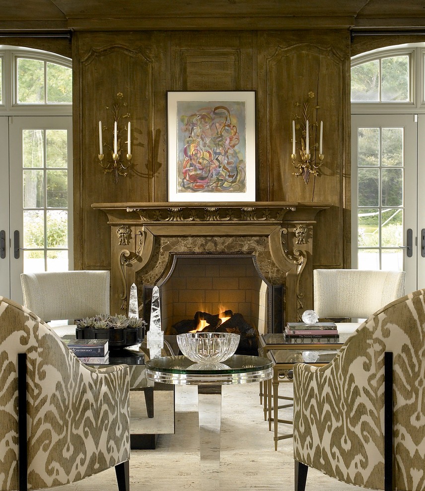 Пример оригинального дизайна: большая парадная гостиная комната в стиле неоклассика (современная классика) с стандартным камином