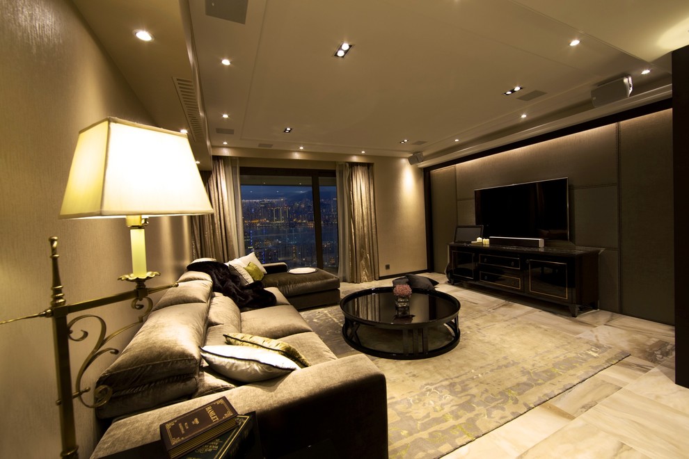 На фото: открытая гостиная комната в стиле модернизм с отдельно стоящим телевизором, бежевыми стенами и мраморным полом