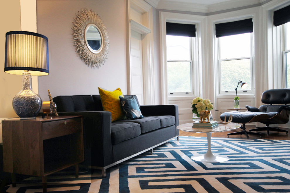 На фото: большая парадная, открытая гостиная комната в стиле модернизм с белыми стенами, ковровым покрытием и разноцветным полом без камина, телевизора