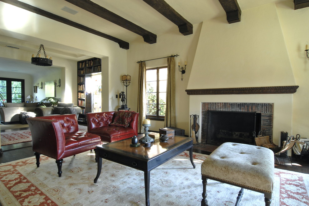 This is an example of a mediterranean living room in Los Angeles.