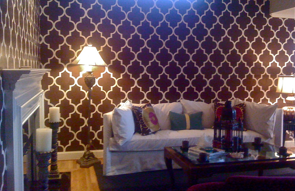 Idee per un soggiorno minimal con sala formale e pareti marroni
