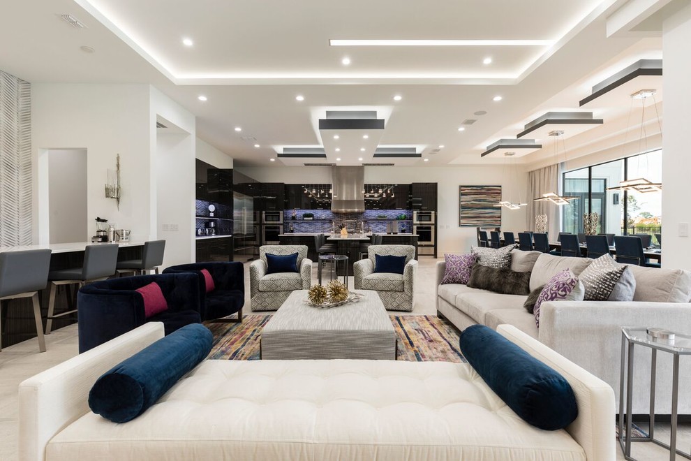 Contemporary living room in Orlando.