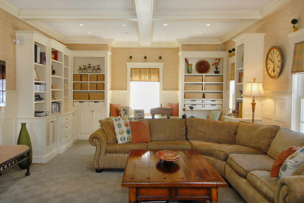 Ispirazione per un soggiorno classico chiuso con pareti beige e moquette