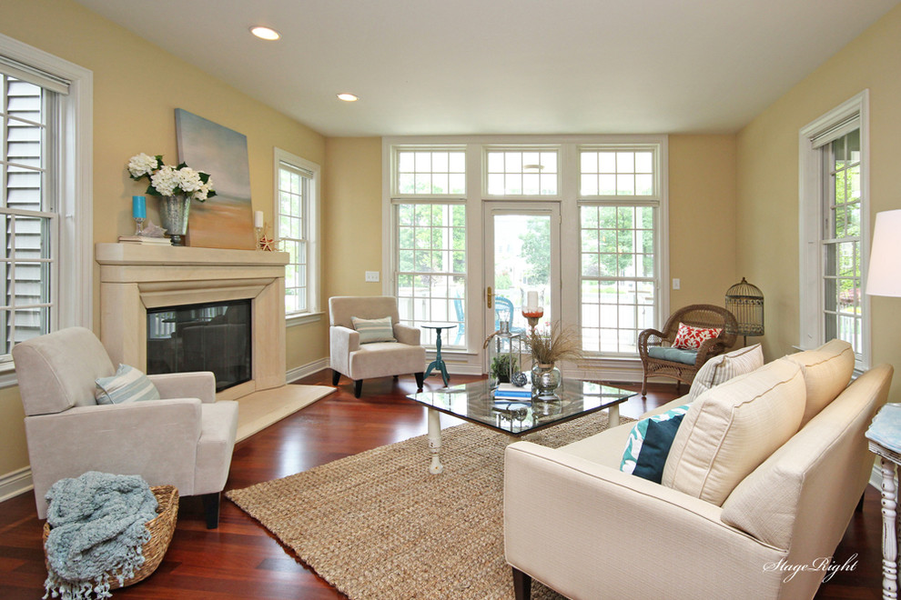 Example of a classic living room design in Grand Rapids