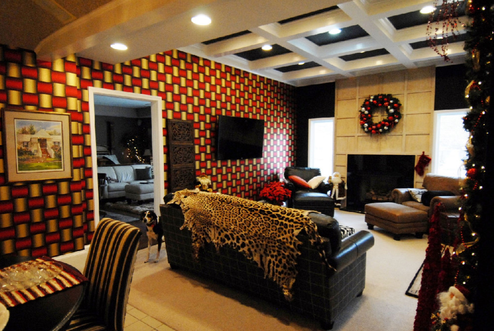 ローリーにある中くらいなエクレクティックスタイルのおしゃれなリビング (マルチカラーの壁、カーペット敷き、標準型暖炉、木材の暖炉まわり、壁掛け型テレビ、ベージュの床) の写真