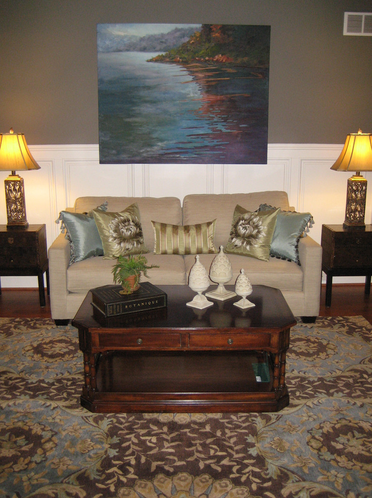 Elegant living room photo in Louisville