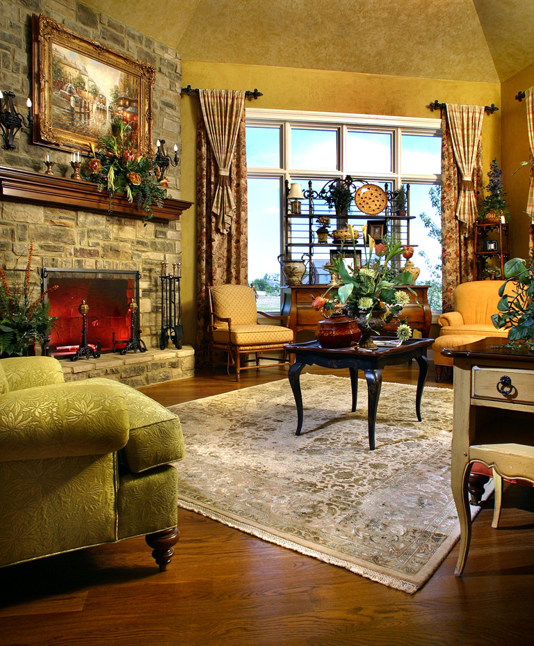 Living room - traditional living room idea in Cincinnati