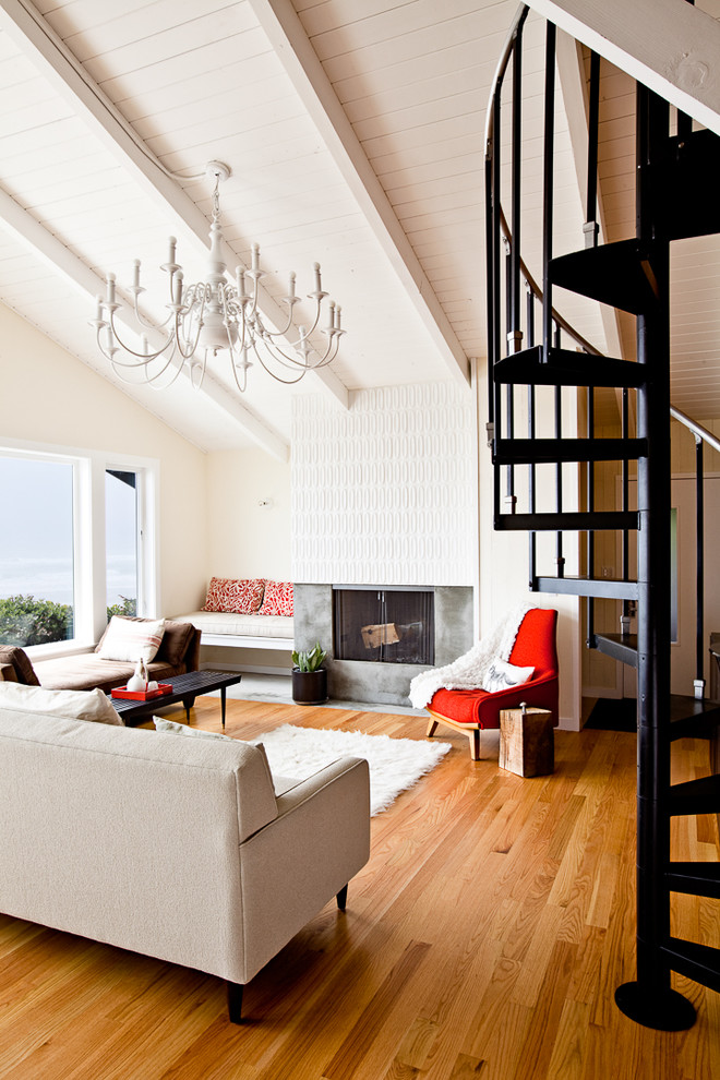 Источник вдохновения для домашнего уюта: гостиная комната в современном стиле с фасадом камина из плитки