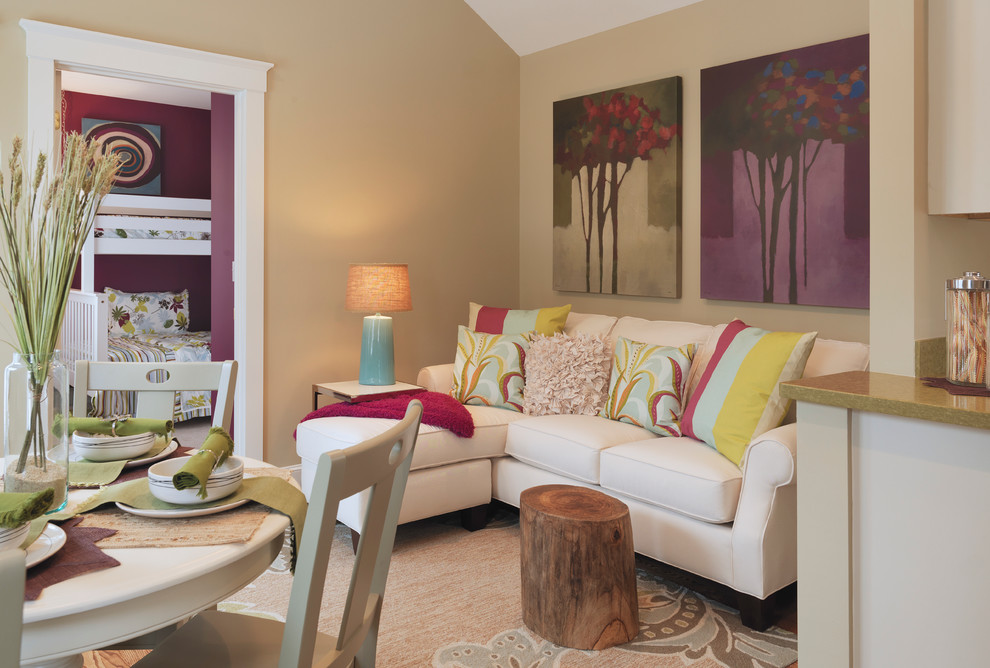 Ispirazione per un soggiorno design con pareti beige