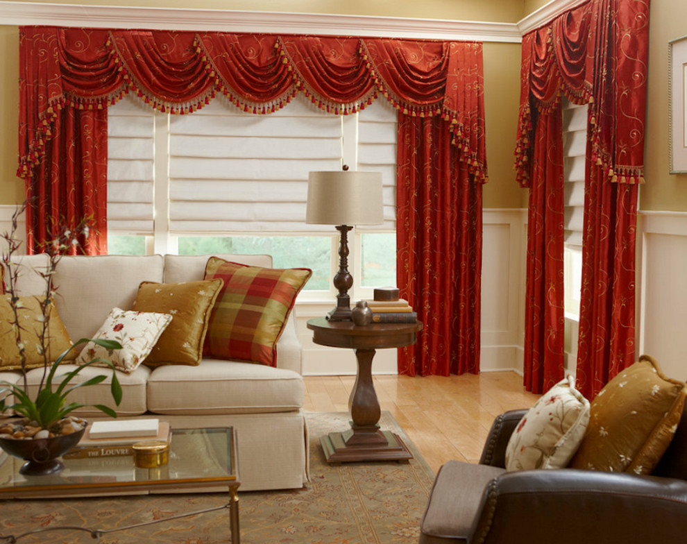Idee per un grande soggiorno tradizionale aperto con sala formale e parquet chiaro