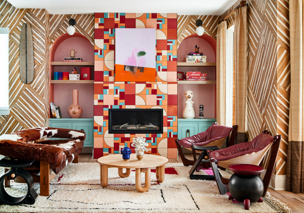 Exemple d'un grand salon éclectique ouvert avec un bar de salon, un mur beige, un sol en vinyl, une cheminée standard, un manteau de cheminée en carrelage et du papier peint.
