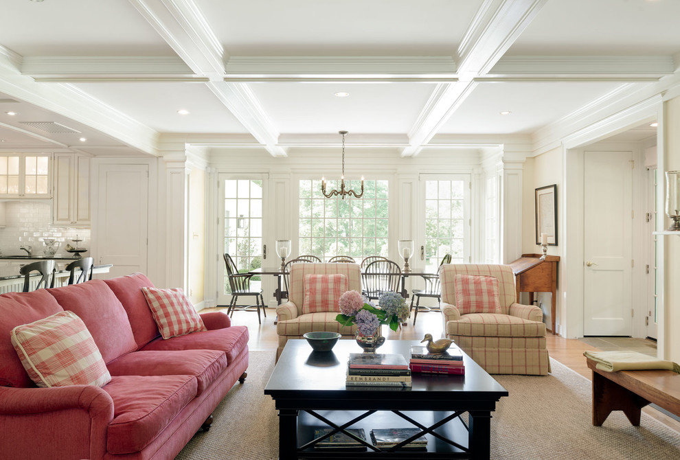 Imagen de salón para visitas abierto clásico grande sin chimenea y televisor con paredes beige, suelo de madera en tonos medios y suelo marrón