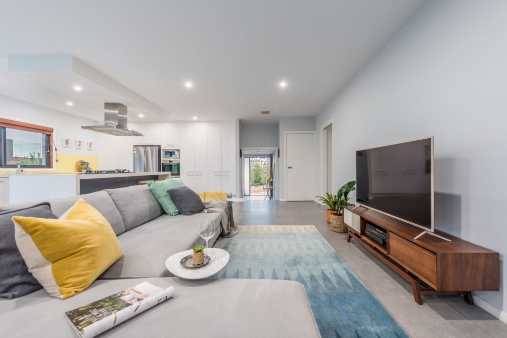 Mittelgroßes, Offenes Modernes Wohnzimmer mit freistehendem TV in Canberra - Queanbeyan