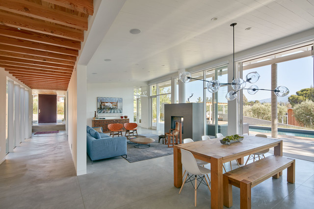 This Modern California House Creates An Indoor / Outdoor Lifestyle