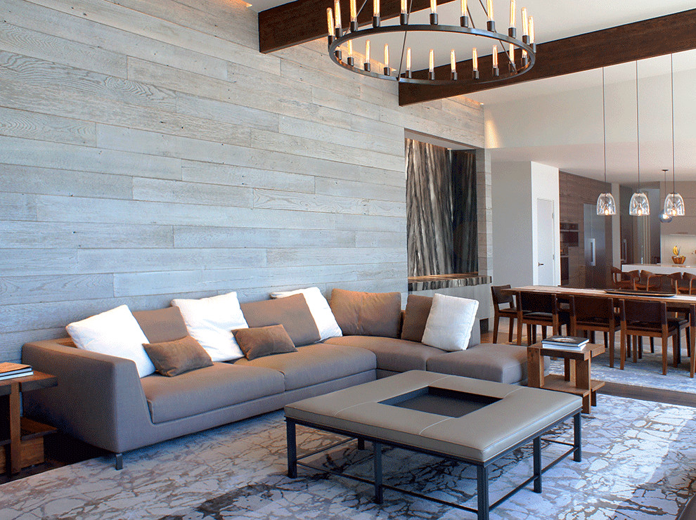 Imagen de salón para visitas abierto actual de tamaño medio sin chimenea con paredes marrones y suelo de madera oscura