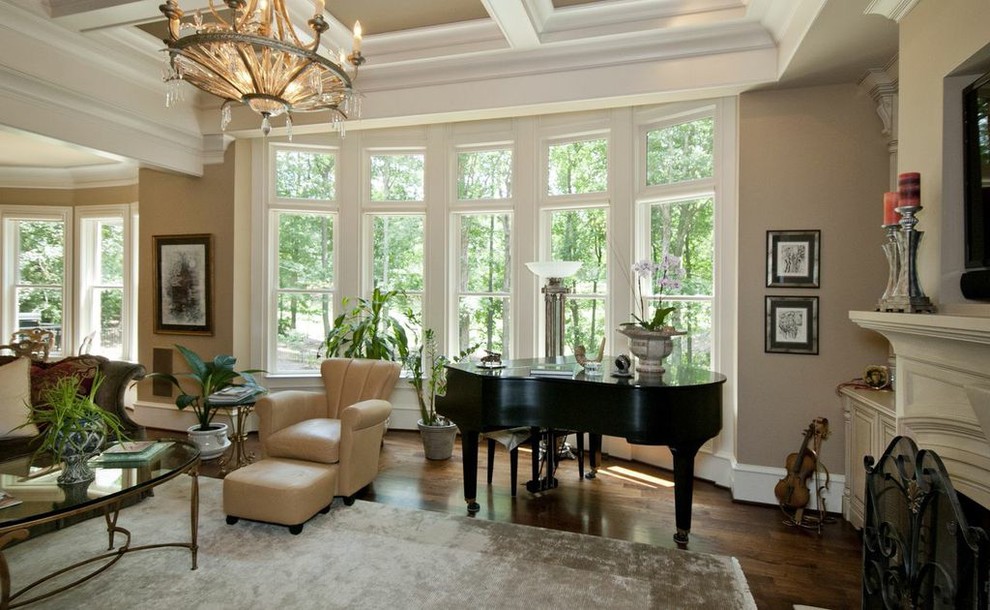 Inspiration for a traditional living room in Atlanta.
