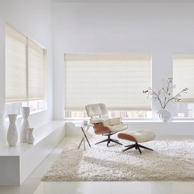 Идея дизайна: парадная, открытая гостиная комната среднего размера в стиле модернизм с белыми стенами и белым полом без камина, телевизора
