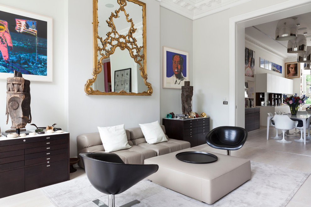 Réalisation d'un très grand salon minimaliste ouvert avec une salle de réception, un mur gris et parquet clair.