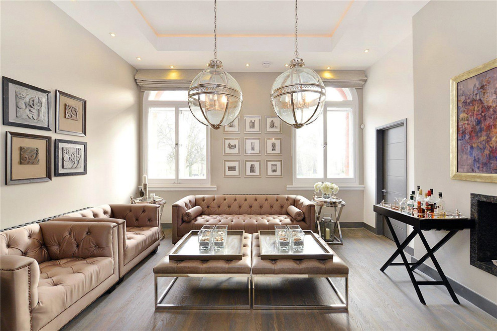 Aménagement d'un salon classique de taille moyenne et ouvert avec une salle de réception, un mur beige, un sol en bois brun, une cheminée ribbon et un sol marron.