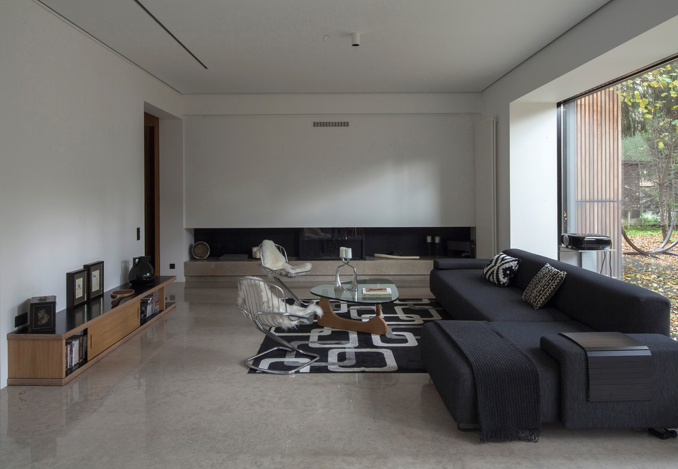 Свежая идея для дизайна: изолированная гостиная комната среднего размера в стиле модернизм с белыми стенами и бежевым полом без камина - отличное фото интерьера