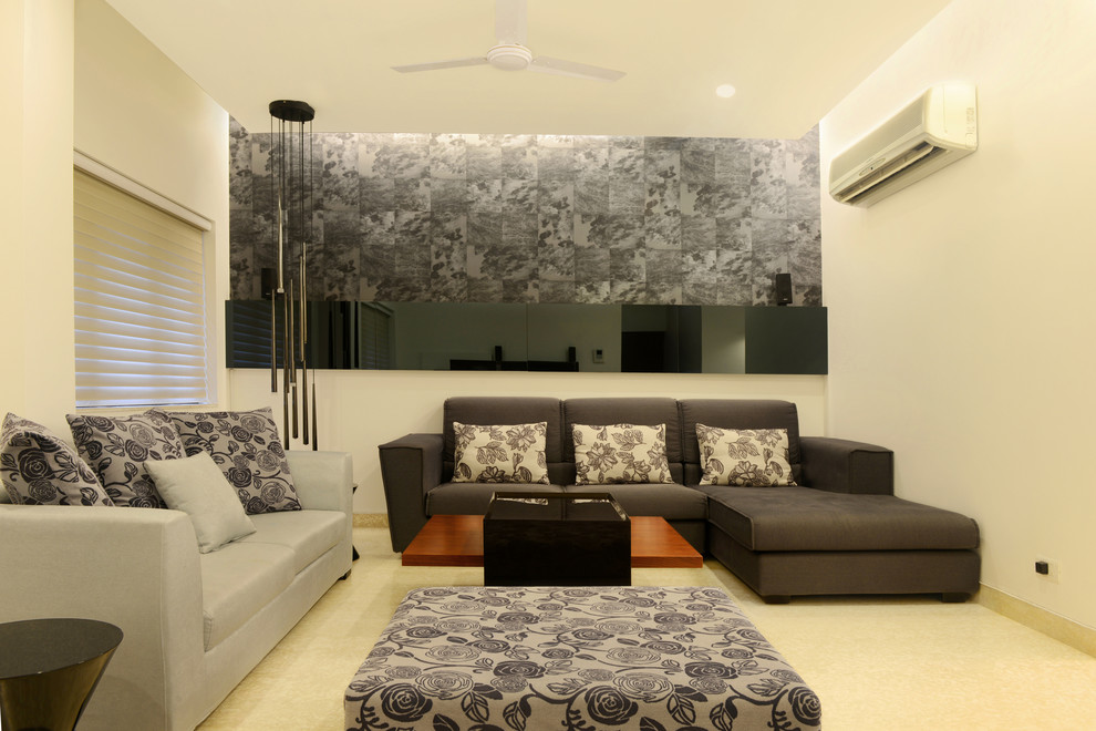 This is an example of a contemporary living room in Delhi.
