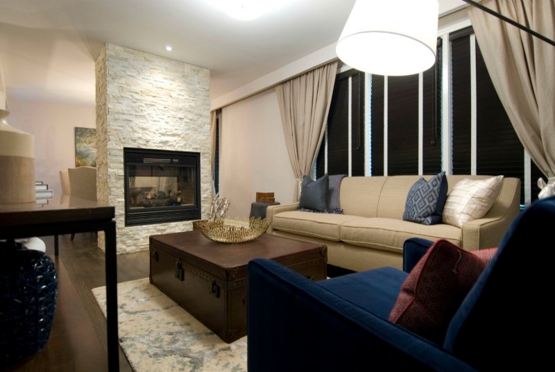 Design ideas for a classic living room in Toronto.