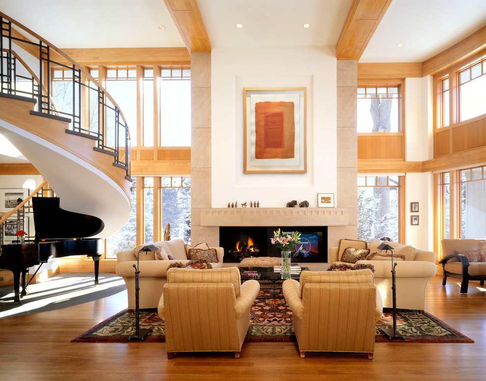 Foto de salón con rincón musical clásico renovado extra grande con suelo de madera en tonos medios y alfombra