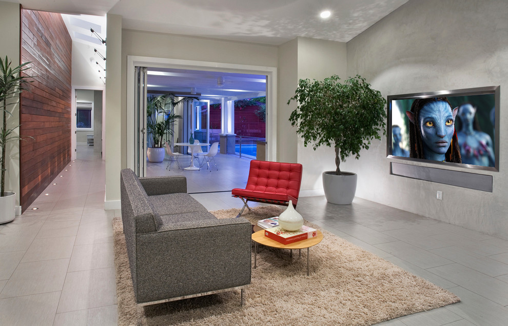 Inspiration för mellanstora moderna allrum med öppen planlösning, med grå väggar, klinkergolv i porslin, en väggmonterad TV och grått golv